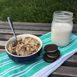 Cookies and Cream Overnight Oats [Guest Post]