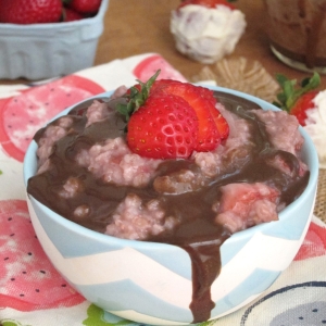 Chocolate-Covered Strawberry Oatmeal (with Chocolate PB2 Sauce)