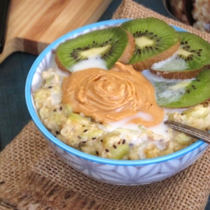 Pineapple Kiwi Oatmeal with Coconut-Peanut Butter