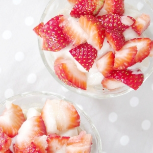 Strawberry Shortcake Oatmeal, Veganized!