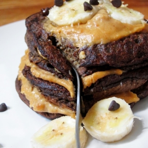 Choco-Banana Oatcakes with Peanut Butter Mousse