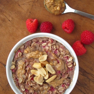 Peanut Butter and Berry Baked Oatmeal